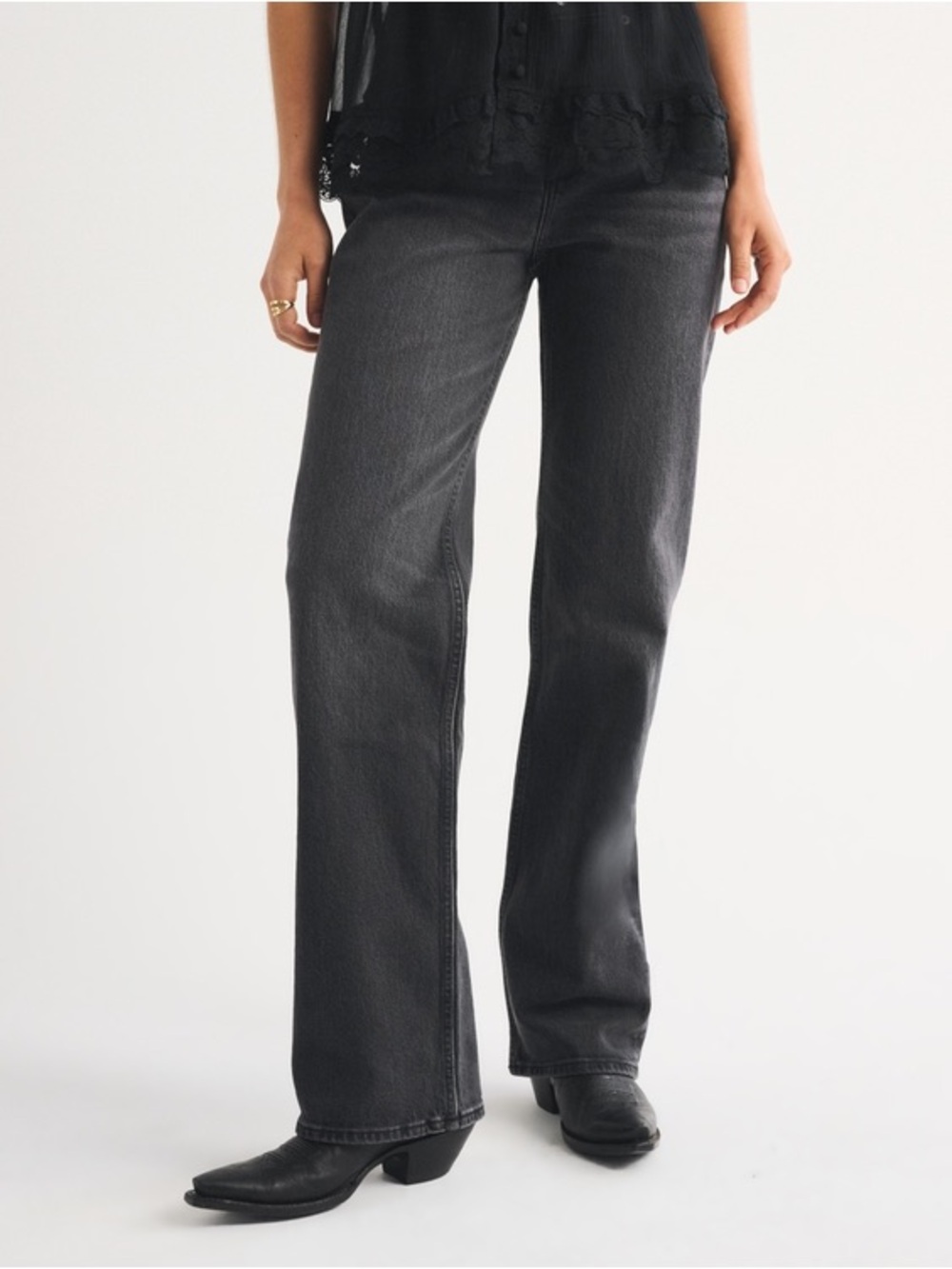Abercrombie & Fitch Vintage The ‘90s Relaxed Jean, Ultra High Rise